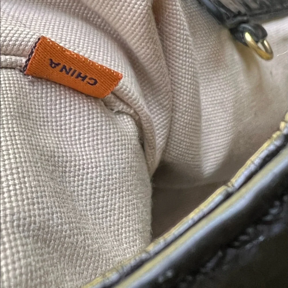 Tory Burch Satchel. Large. Black. Leather18” W by 9.5”H.4” Depth. 8” Bag Handle. - Picture 14 of 15